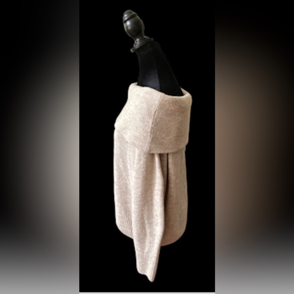 H&M: Sweater - Picture 10 of 17